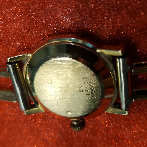 Baume and Merceir Geneve vintage watch..18k gold..... has 80pcs tiny diamonds... - Picture 11 of 16